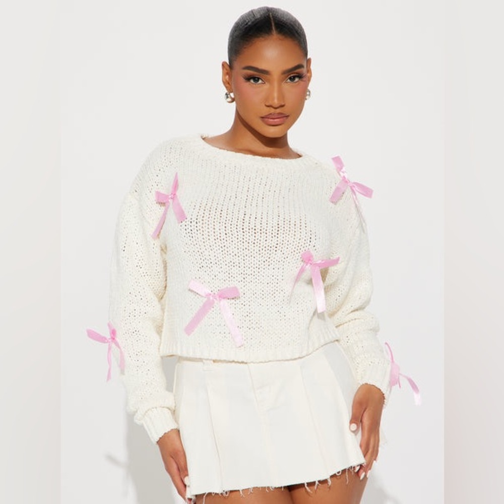 White Sweater with Pink Bows
Bow babe sweater